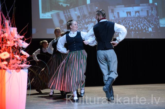 Vidējās paaudzes deju kolektīvs "Saulgrieži"
